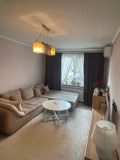 Apartament cu 3 camere semidecomandat, mobilat în Rahova