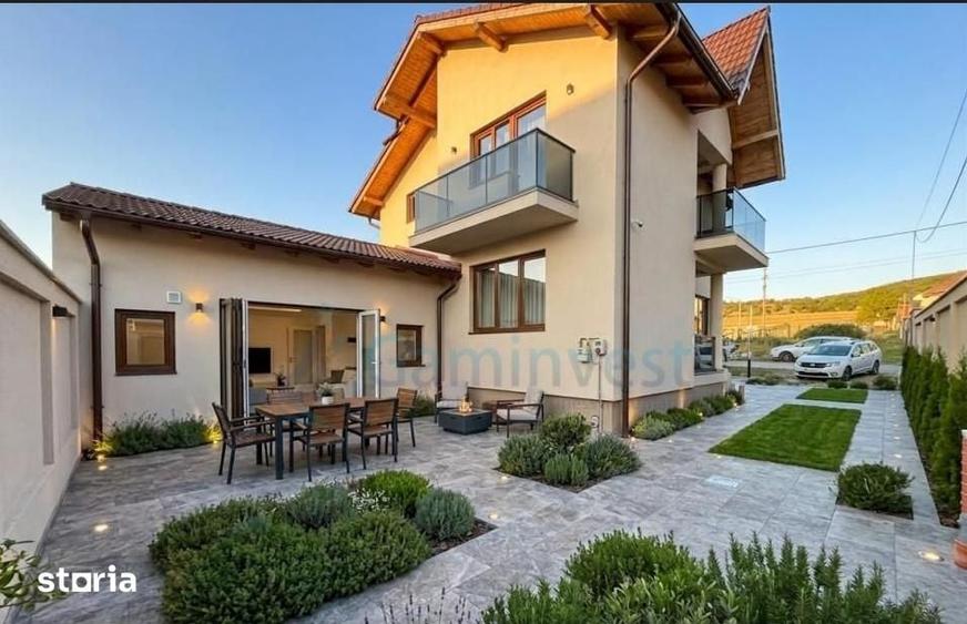 Casă cu 6 camere cu Teren 300 Mp în Sânmartin