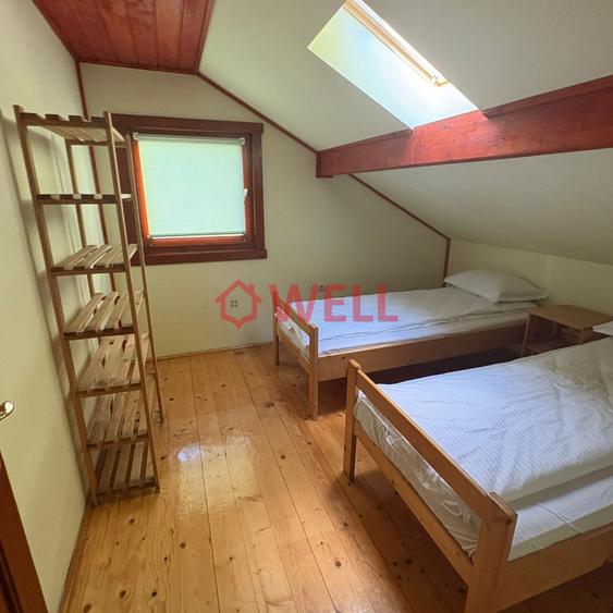 Casă individuală cu 9 camere cu Teren 1058 Mp în Central
