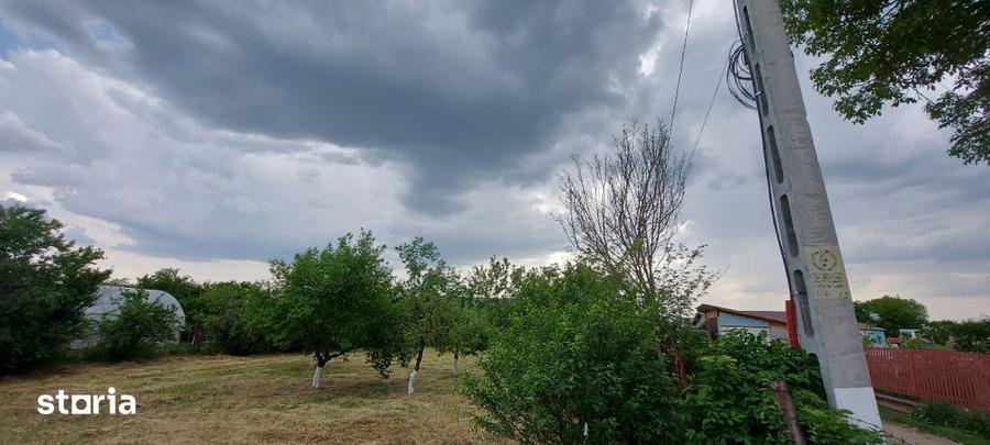 Teren de 900 mp, în Periș
