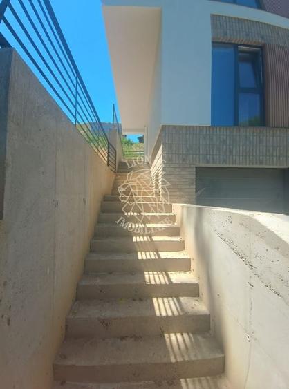 Duplex cu 4 camere cu Canalizare în Tăuți