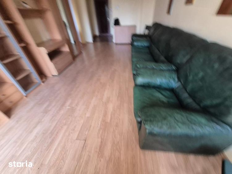 Apartament cu 3 camere decomandat, mobilat în Casa de Cultură