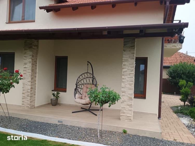 Casă cu 4 camere cu Teren 1036 Mp în Central