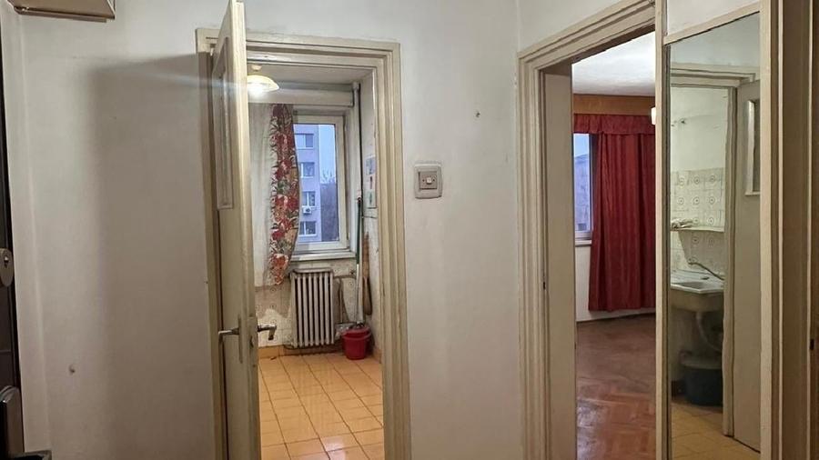 Apartament cu 3 camere semidecomandat în Nord-Vest