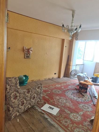 Apartament cu 4 camere decomandat în Aviației