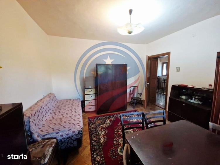 Casă cu 4 camere în Ungureni