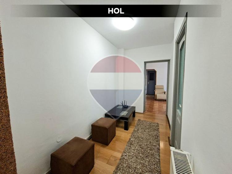 Apartament cu 3 camere semidecomandat, mobilat în Central
