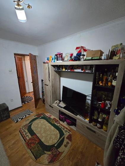 Apartament cu 2 camere decomandat în Războieni
