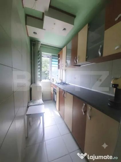 Apartament cu 3 camere semidecomandat în Dacia