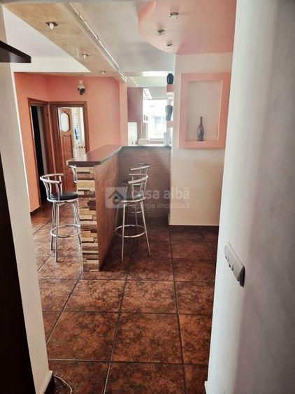 Apartament cu 2 camere semidecomandat, mobilat în Central