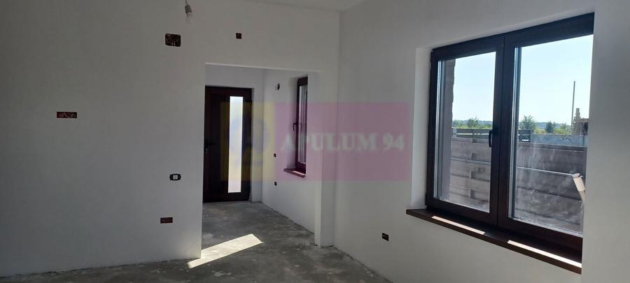 Casă individuală cu 4 camere cu Piscina în Săbăreni