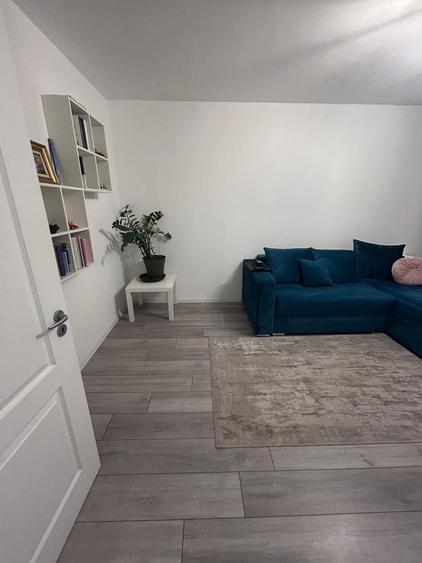 Apartament cu 3 camere decomandat, mobilat în Titan