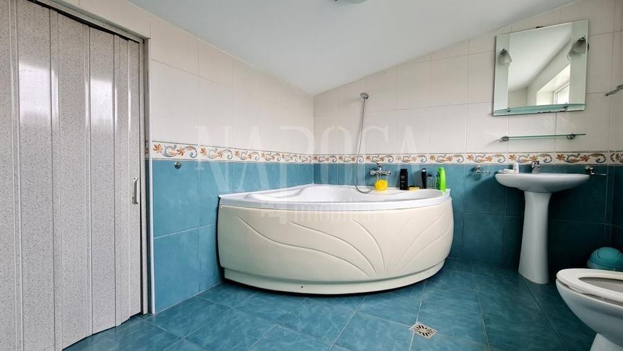 Casă individuală cu 9 camere cu Canalizare în Zorilor