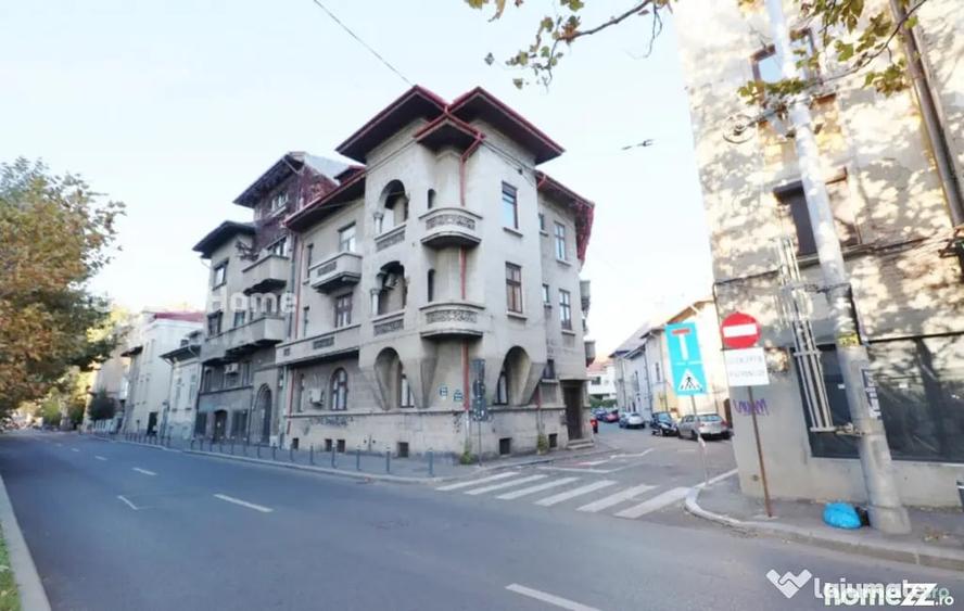 Apartament cu 3 camere semidecomandat în Cișmigiu