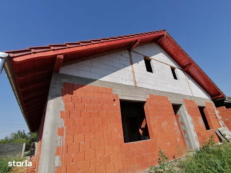 Casă cu 10 camere cu Teren 1000 Mp în Sintea Mare