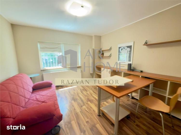 Apartament cu 3 camere decomandat în Democrației