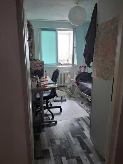 Inchiriez apartament 4 camere in Ghencea Capat tramvai 41 - ideal 3 studenti pret pe camera - 1