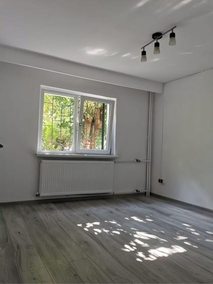 Apartament cu 4 camere decomandat în Exterior Vest