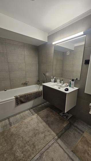 Apartament cu 4 camere decomandat, mobilat în Pipera