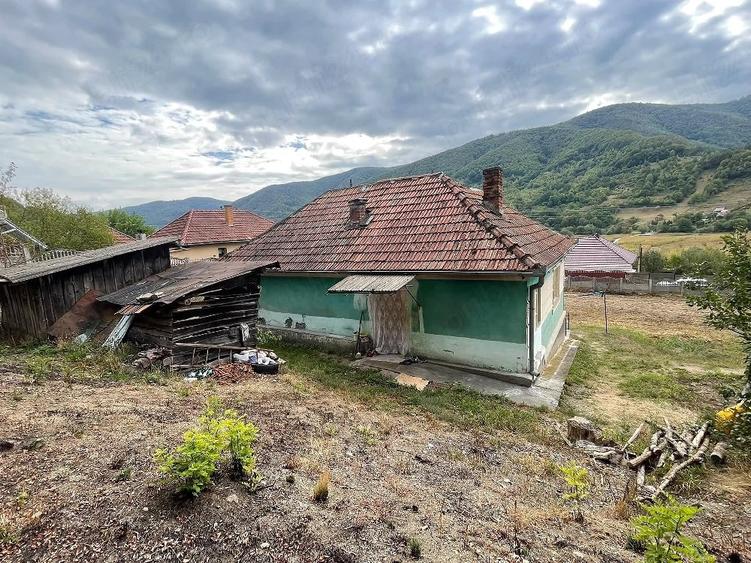 Casă cu Teren 840 Mp în Hășdău