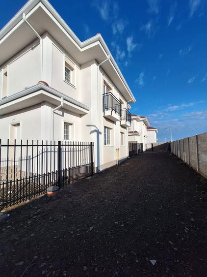 Duplex cu 3 camere cu Canalizare în Sânandrei