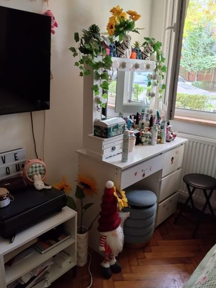 Apartament cu 3 camere semidecomandat în Calea București