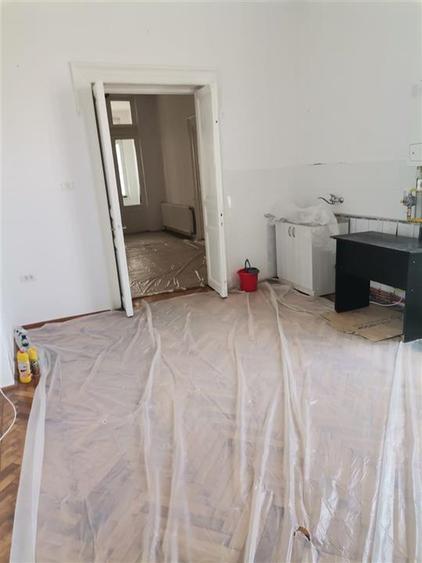 Casă cu 4 camere cu Canalizare în Central