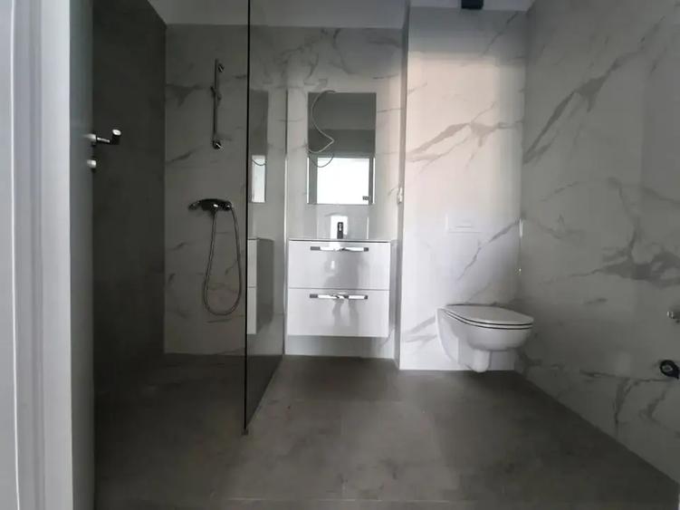 Apartament cu 2 camere decomandat în Titan