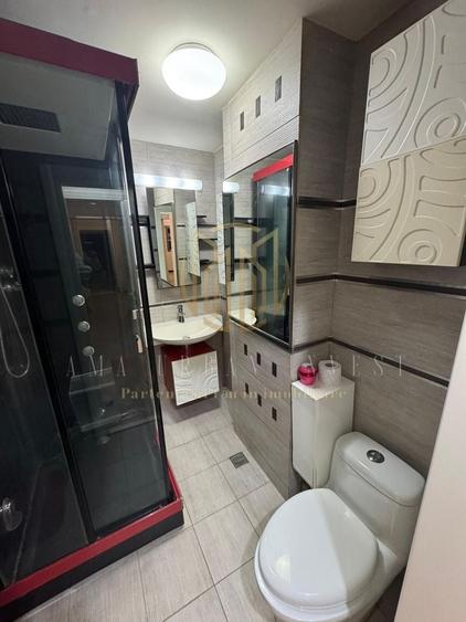 Apartament cu 3 camere semidecomandat în Lacul Tei