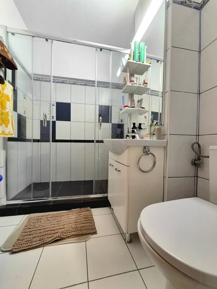 Apartament cu 3 camere decomandat în Titan