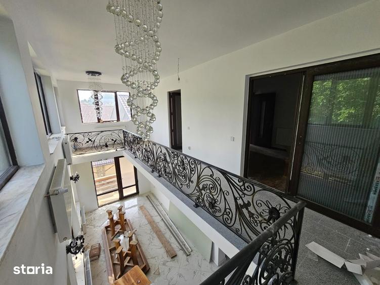 Casă cu 7 camere cu Teren 550 Mp în Câmpulung Muscel