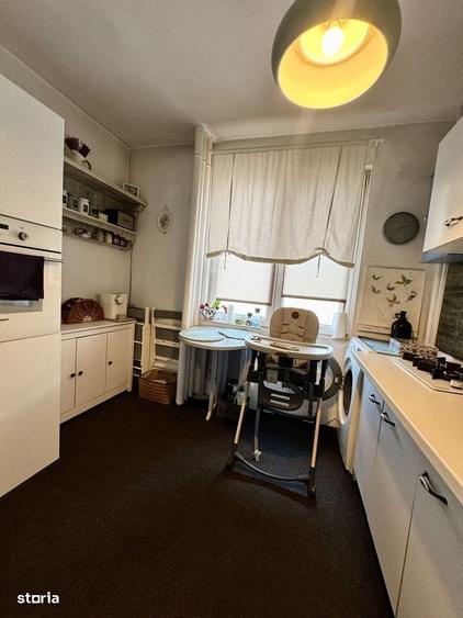 Apartament cu 3 camere semidecomandat în 1 Mai