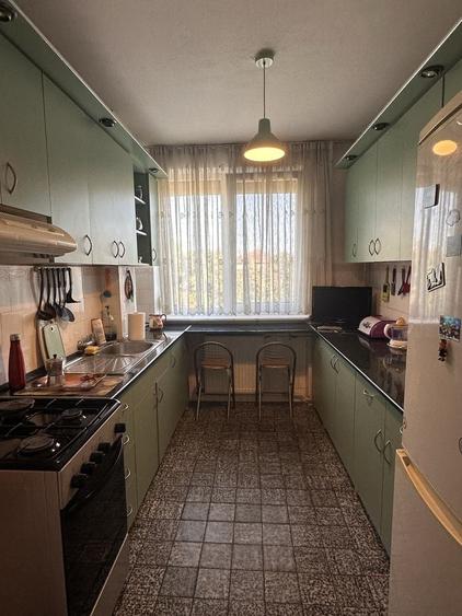 Apartament cu 4 camere decomandat în Dacia