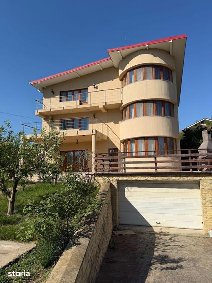 Casă cu 7 camere cu Teren 1000 Mp în Miroslava