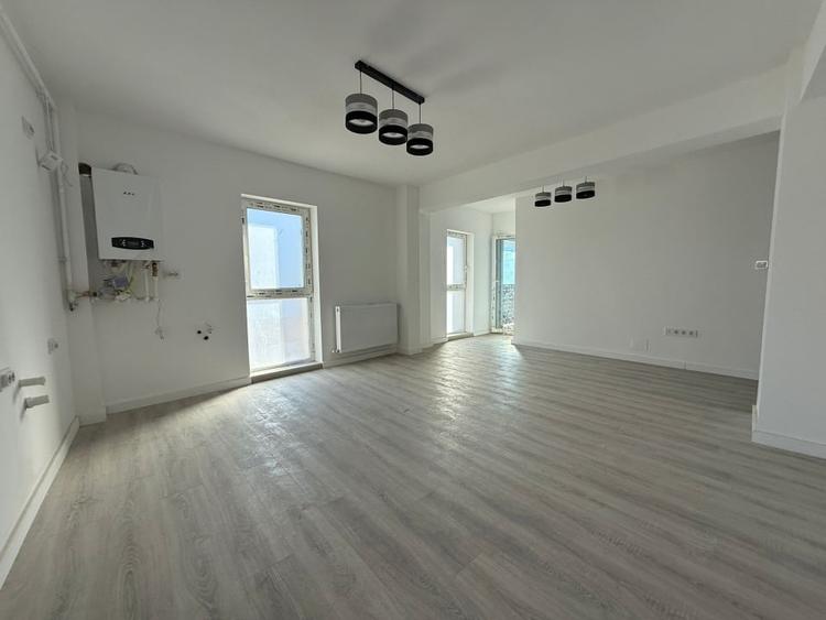 Apartament cu 3 camere semidecomandat în Dâmbul Rotund