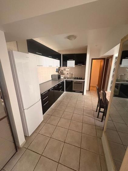 Apartament cu 2 camere semidecomandat, mobilat în Ultimul leu