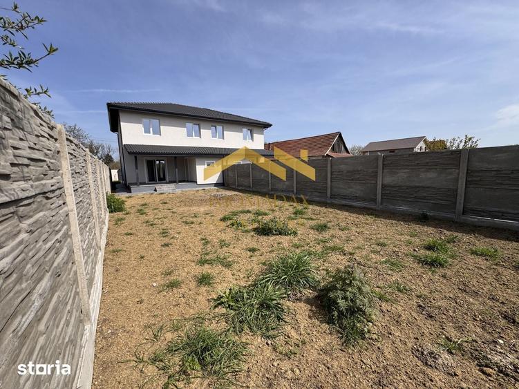 Casă cu 4 camere cu Teren 300 Mp în Sânmihaiu Român
