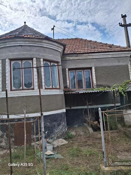Casă în Săcel