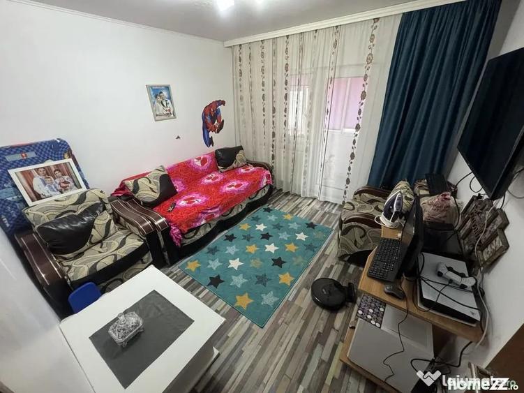 Apartament cu 3 camere decomandat în CET
