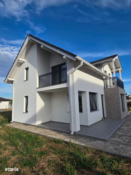 Casă cu 4 camere cu Teren 400 Mp în Central
