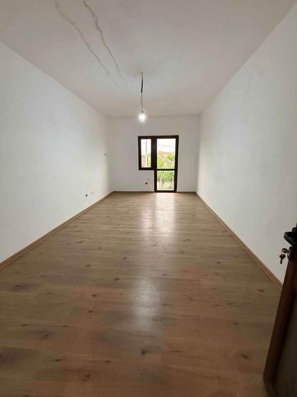 Casă individuală cu 4 camere cu Canalizare în Chercea