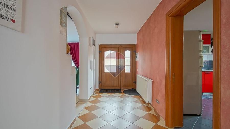 Casă cu 5 camere cu Teren 300 Mp în Central