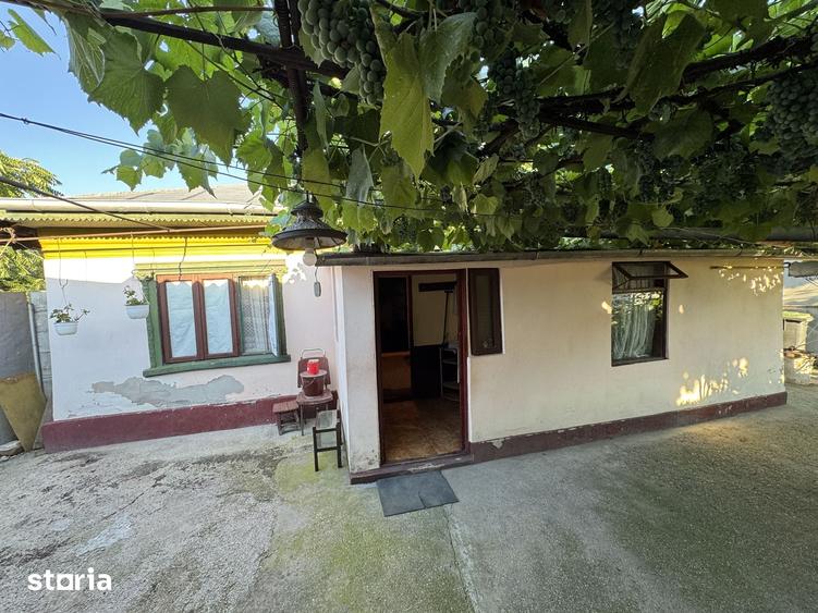 Casă cu 4 camere cu Teren 280 Mp în Rahova