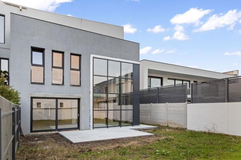 Duplex cu 5 camere cu Canalizare în Central
