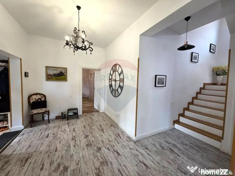 Casă cu 7 camere cu Teren 3200 Mp în Lipia