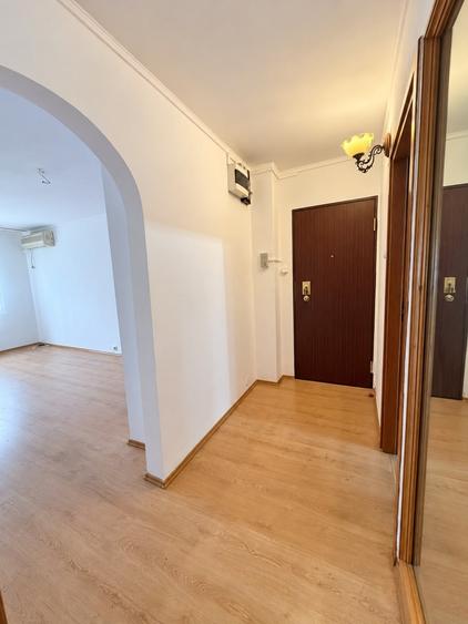 Apartament cu 4 camere decomandat în Decebal
