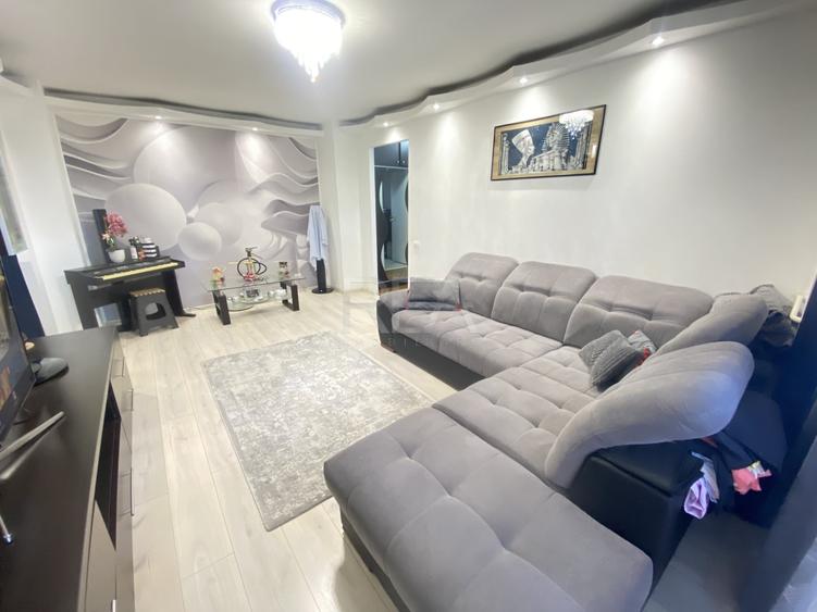 Apartament cu 3 camere semidecomandat, mobilat în 13 Septembrie