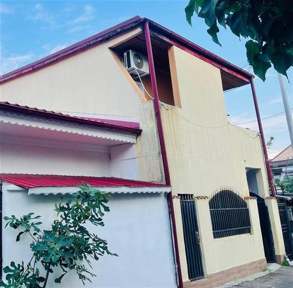 Casă individuală cu 5 camere cu Canalizare în Doamna Ghica