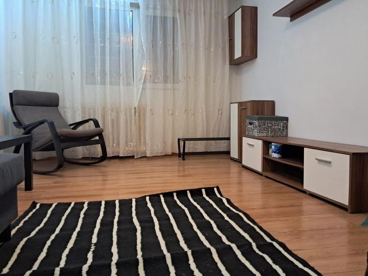 Apartament cu 2 camere decomandat în Tei