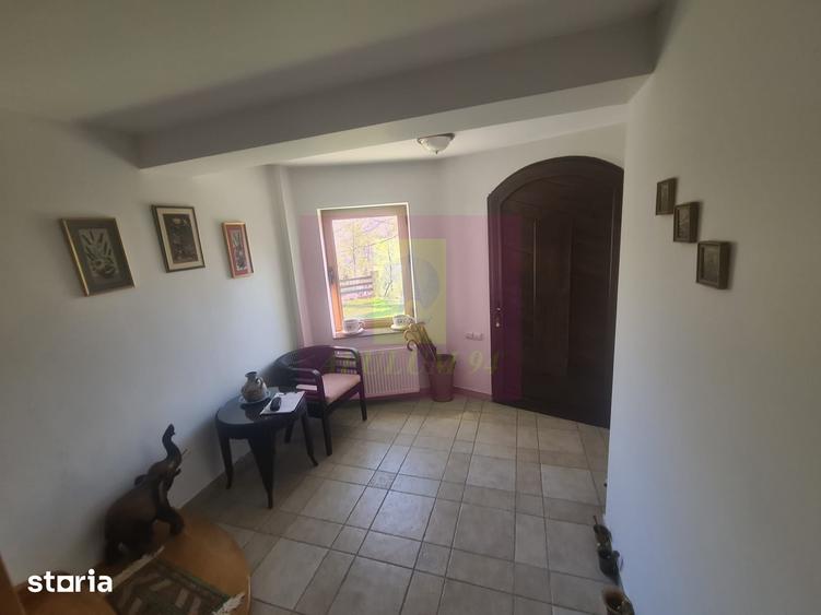 Casă cu 9 camere cu Teren 2066 Mp în Breaza